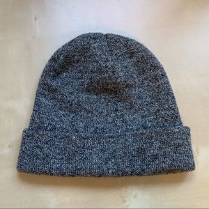 Grey toque from Garage